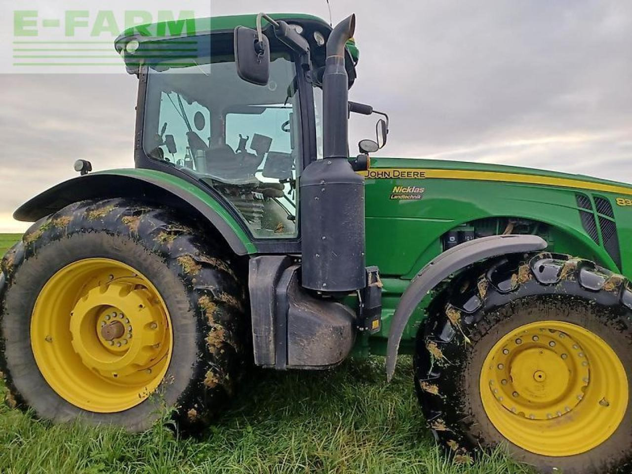 John Deere 8335r - Tractor: afbeelding 2 John Deere 8335r - Tractor: afbeelding 2