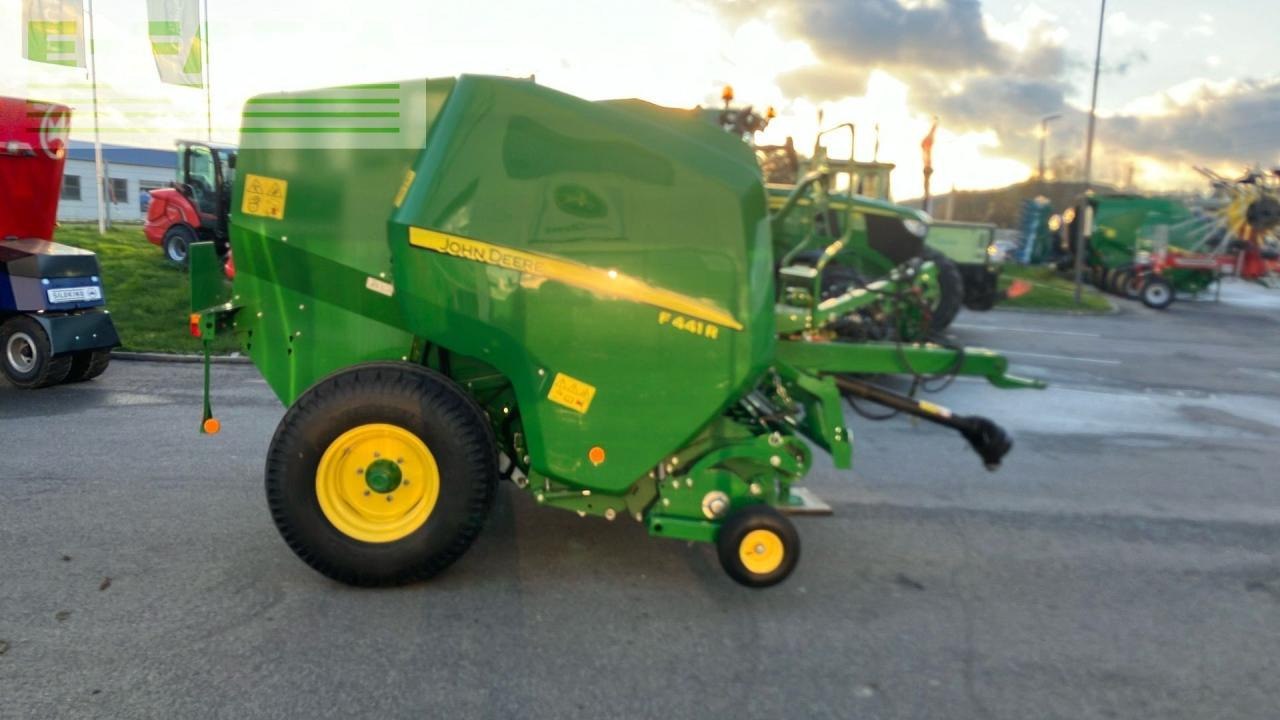John Deere F441R HC 25 - Vierkante balenpers: afbeelding 4 John Deere F441R HC 25 - Vierkante balenpers: afbeelding 4