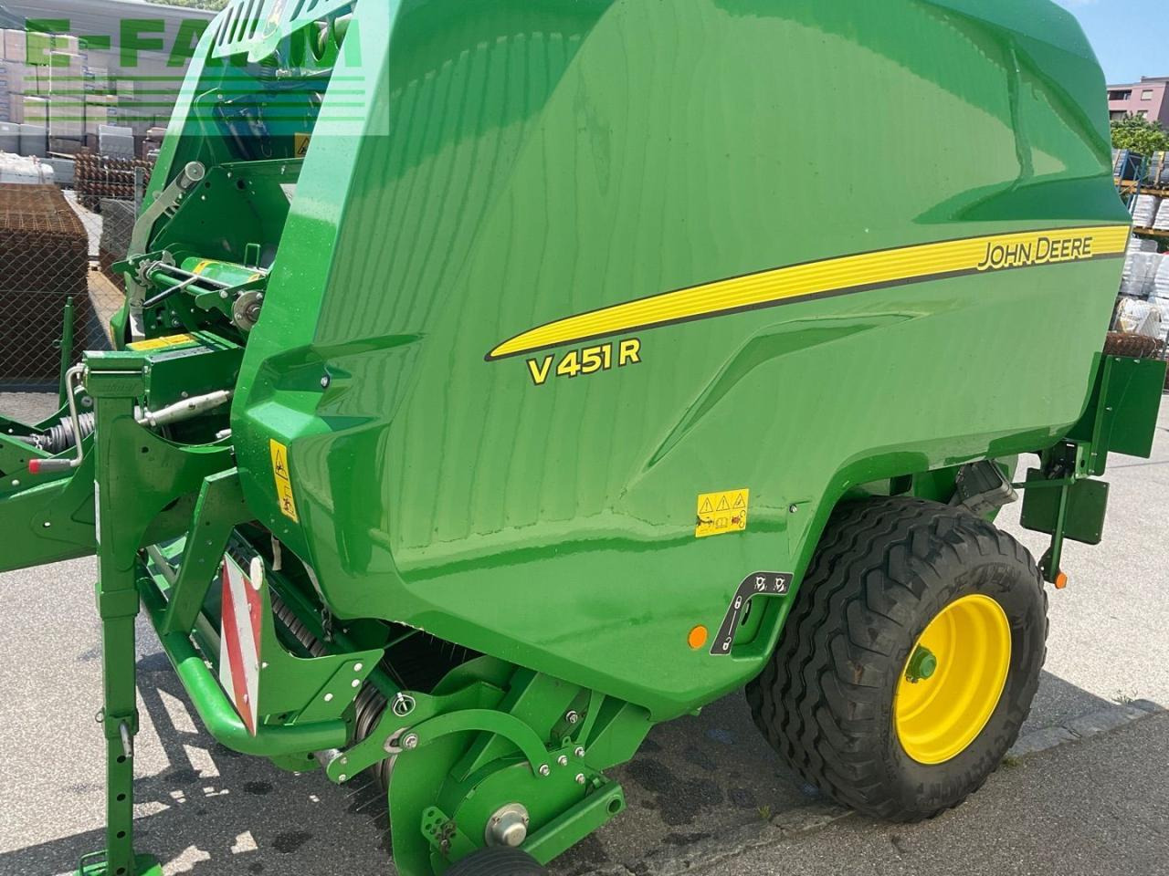 John Deere V451R - Vierkante balenpers: afbeelding 5 John Deere V451R - Vierkante balenpers: afbeelding 5