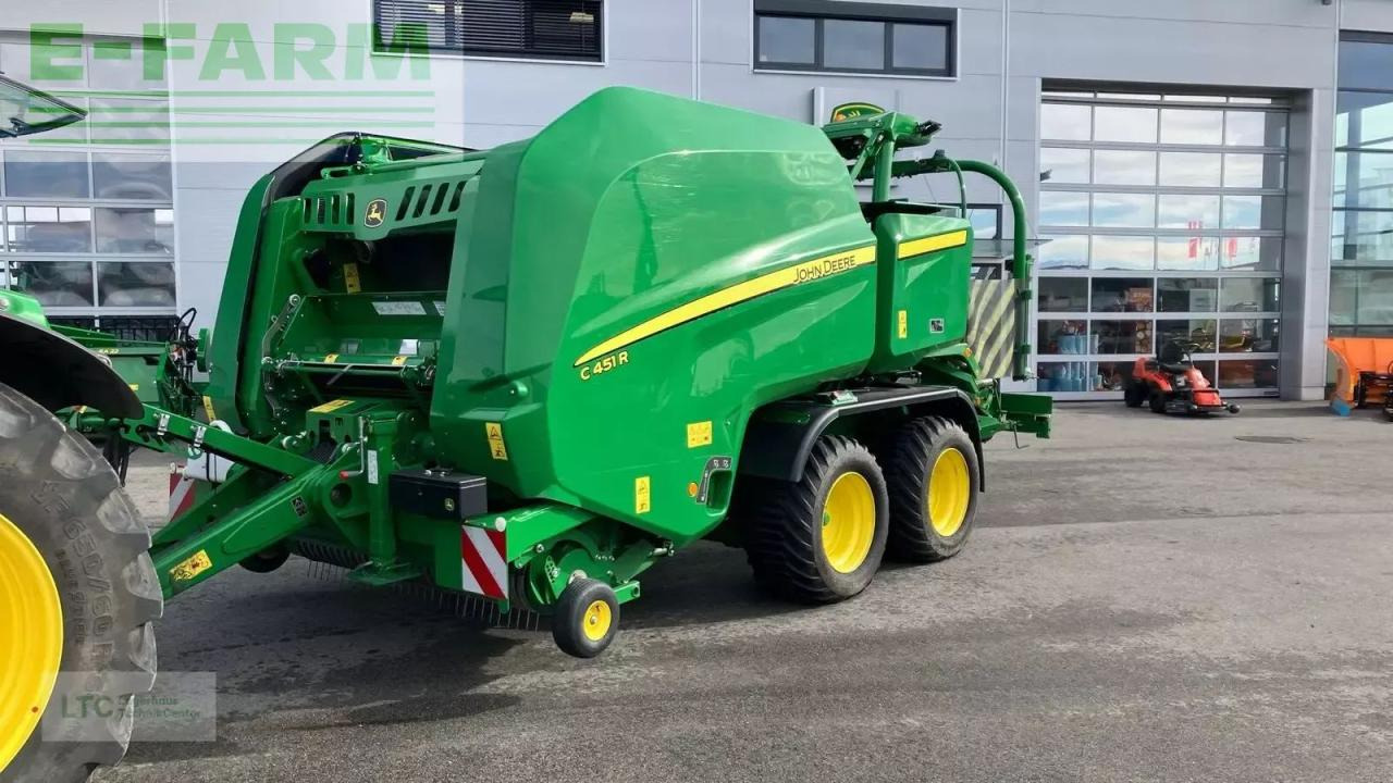 John Deere c451r - Vierkante balenpers: afbeelding 1 John Deere c451r - Vierkante balenpers: afbeelding 1