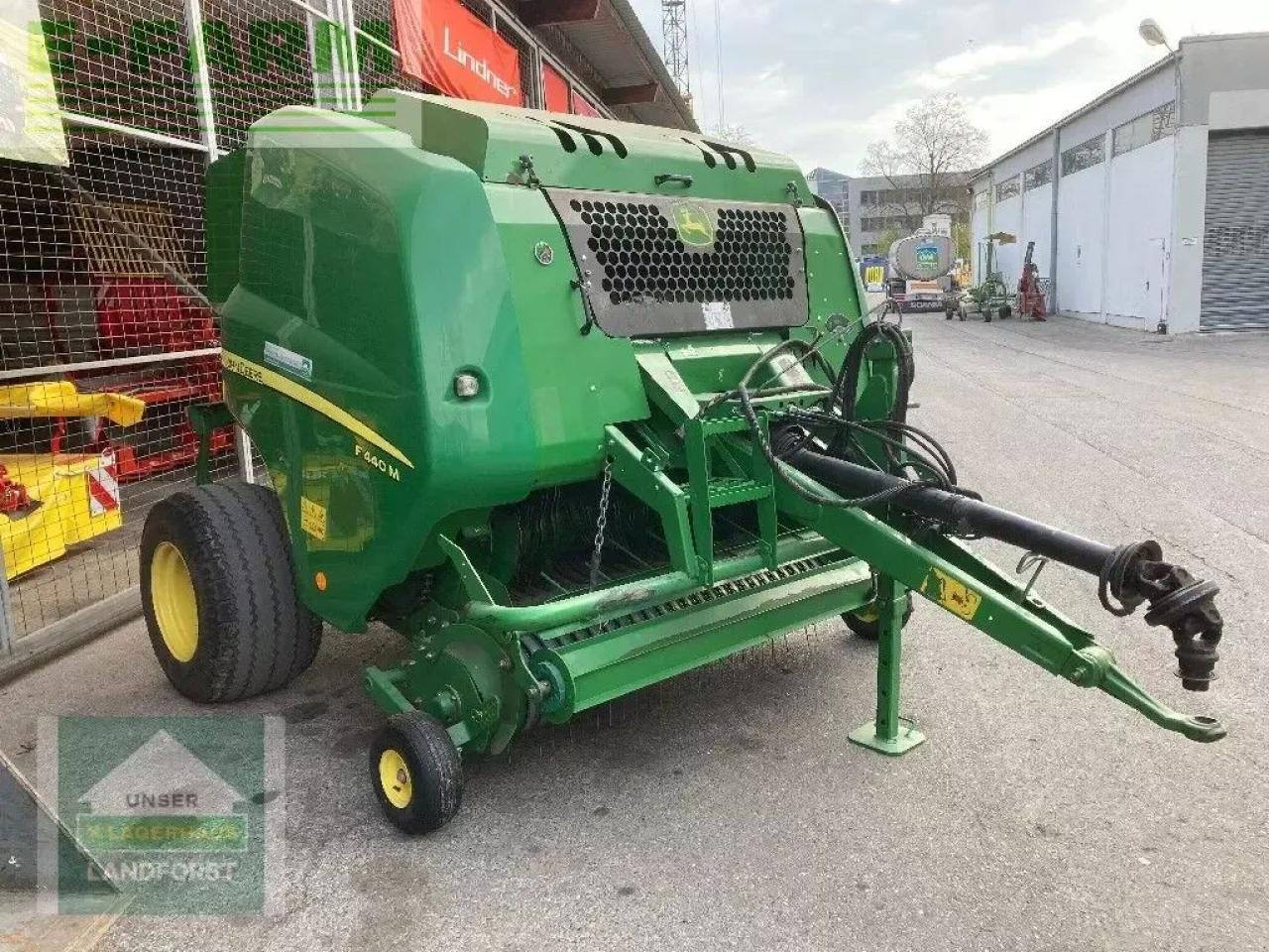John Deere f440m - Vierkante balenpers: afbeelding 3 John Deere f440m - Vierkante balenpers: afbeelding 3