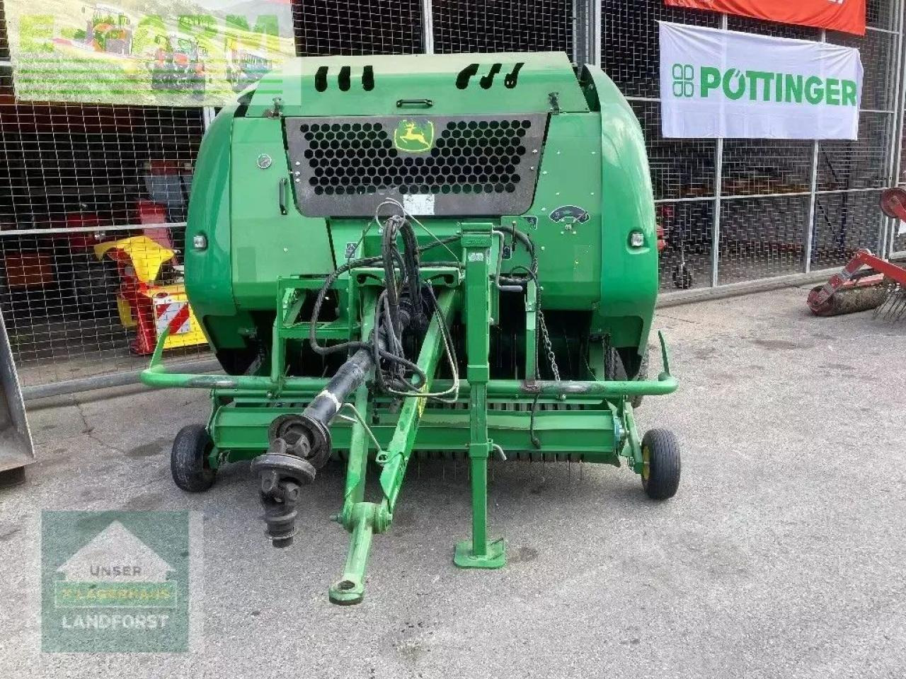 John Deere f440m - Vierkante balenpers: afbeelding 2 John Deere f440m - Vierkante balenpers: afbeelding 2