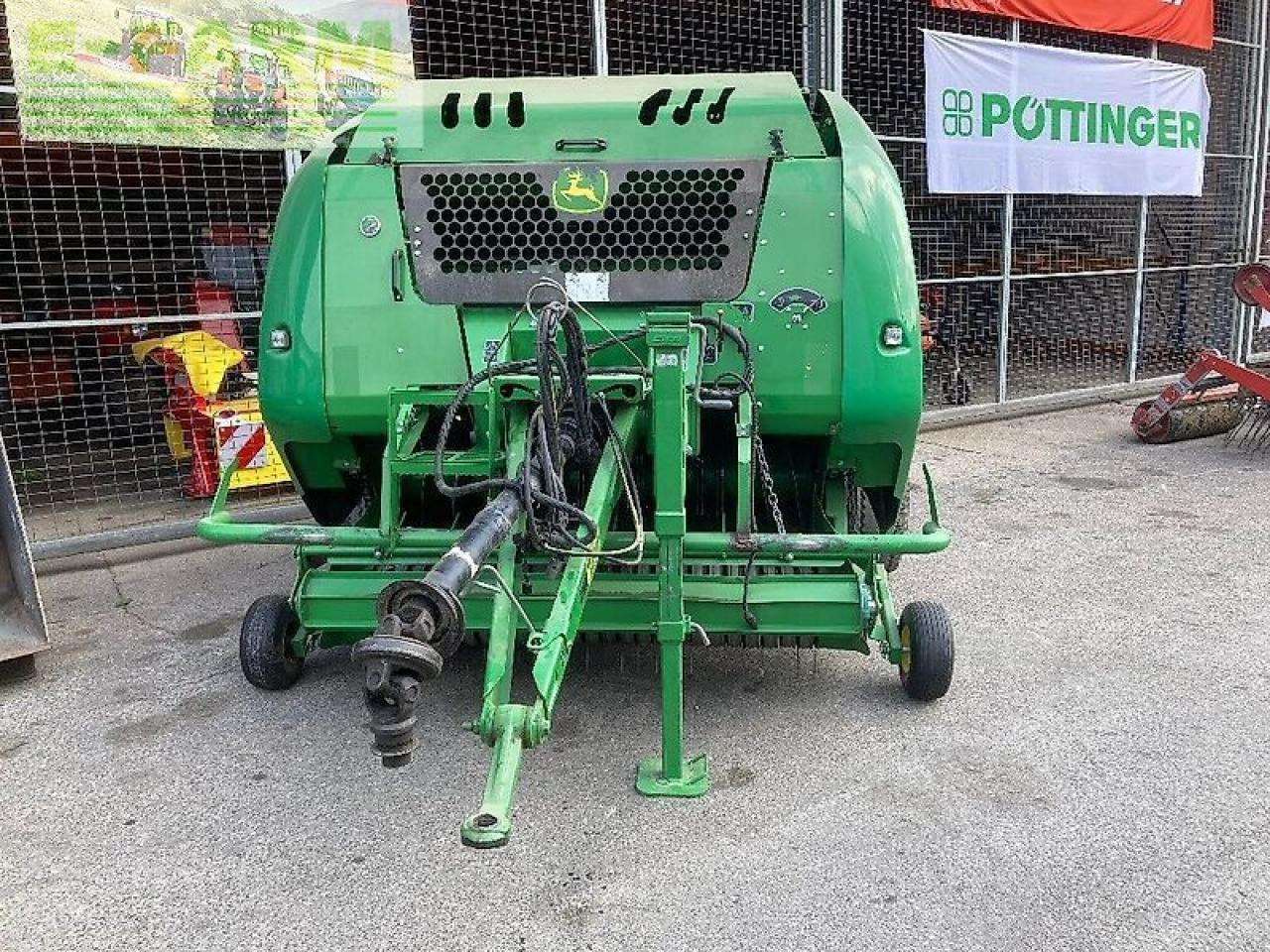 John Deere f440m - Vierkante balenpers: afbeelding 2 John Deere f440m - Vierkante balenpers: afbeelding 2