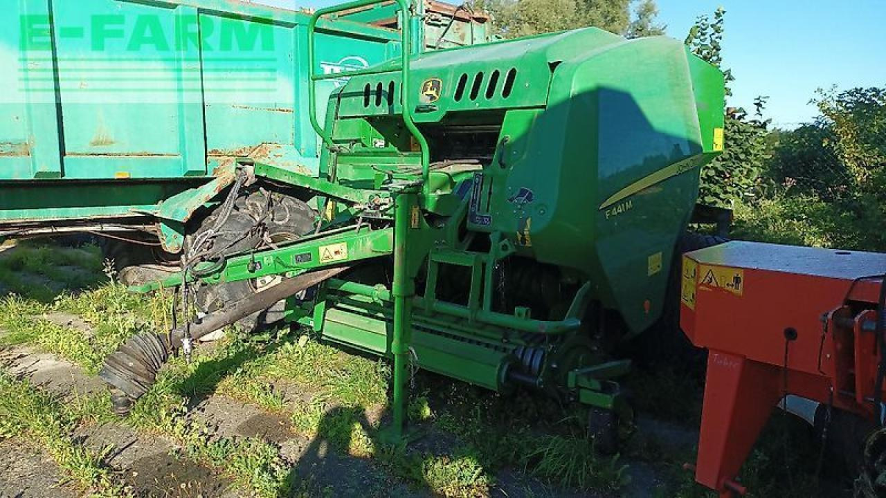 John Deere f441 m - Vierkante balenpers: afbeelding 1 John Deere f441 m - Vierkante balenpers: afbeelding 1