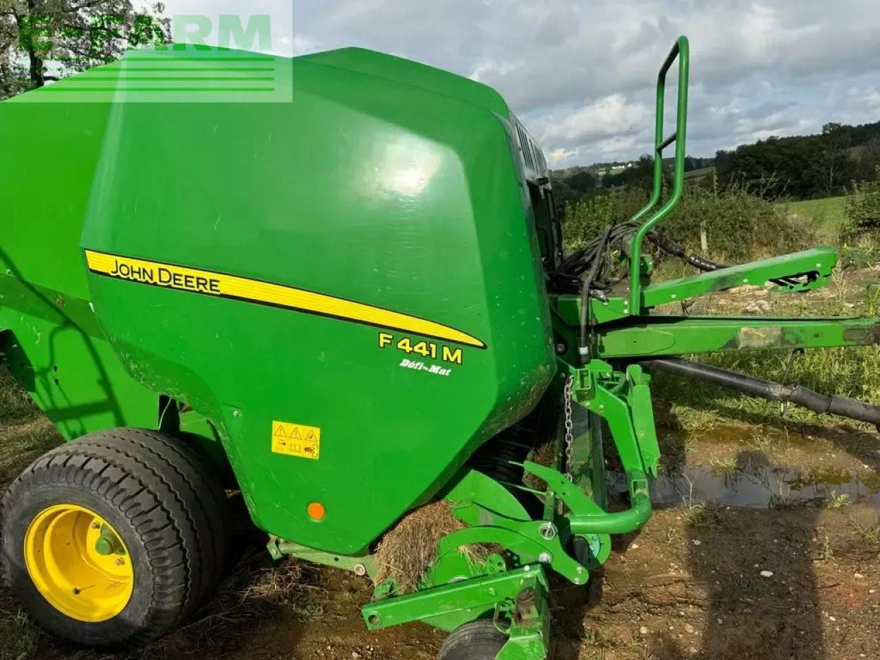 John Deere f441m - Vierkante balenpers: afbeelding 2 John Deere f441m - Vierkante balenpers: afbeelding 2