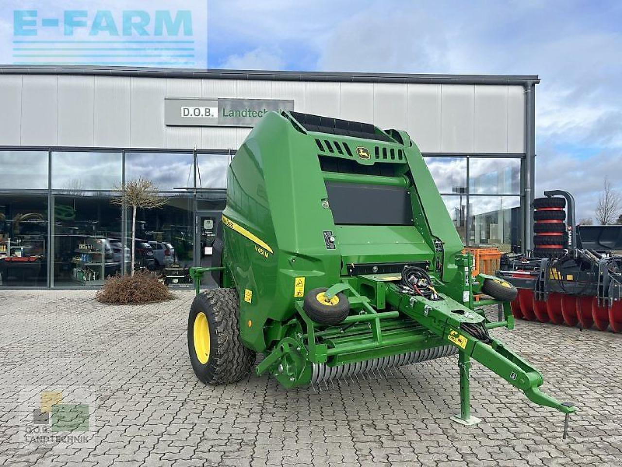 John Deere v451m - Vierkante balenpers: afbeelding 1 John Deere v451m - Vierkante balenpers: afbeelding 1