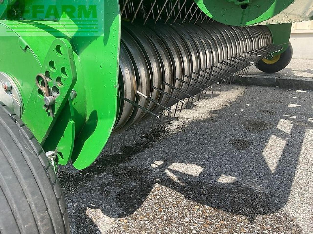 Vierkante balenpers John Deere v451r: afbeelding 10
