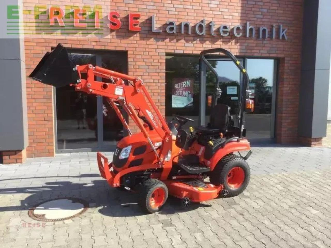 Kioti cs 2510 h & sm 2410 - Tractor: afbeelding 1 Kioti cs 2510 h & sm 2410 - Tractor: afbeelding 1