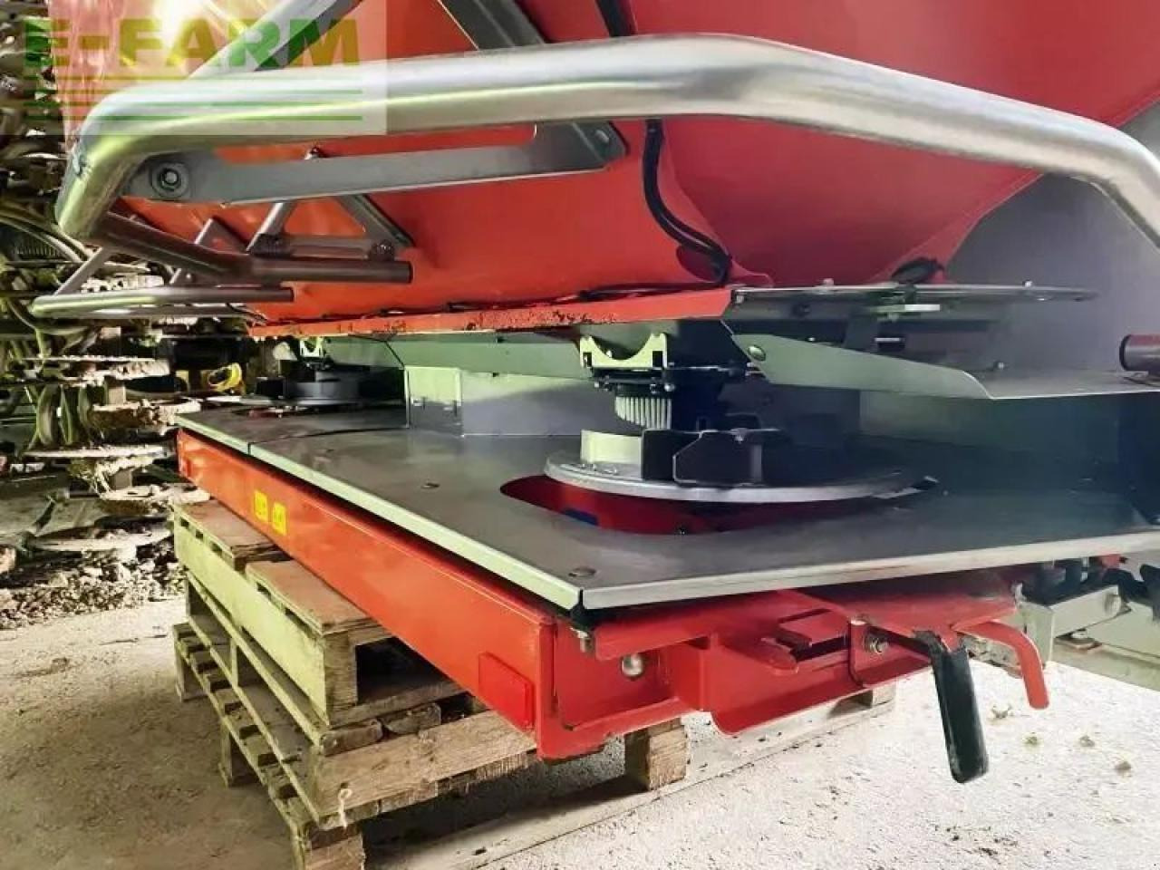 Kuhn axera 1102 h-emc - Kunstmeststrooier: afbeelding 4 Kuhn axera 1102 h-emc - Kunstmeststrooier: afbeelding 4