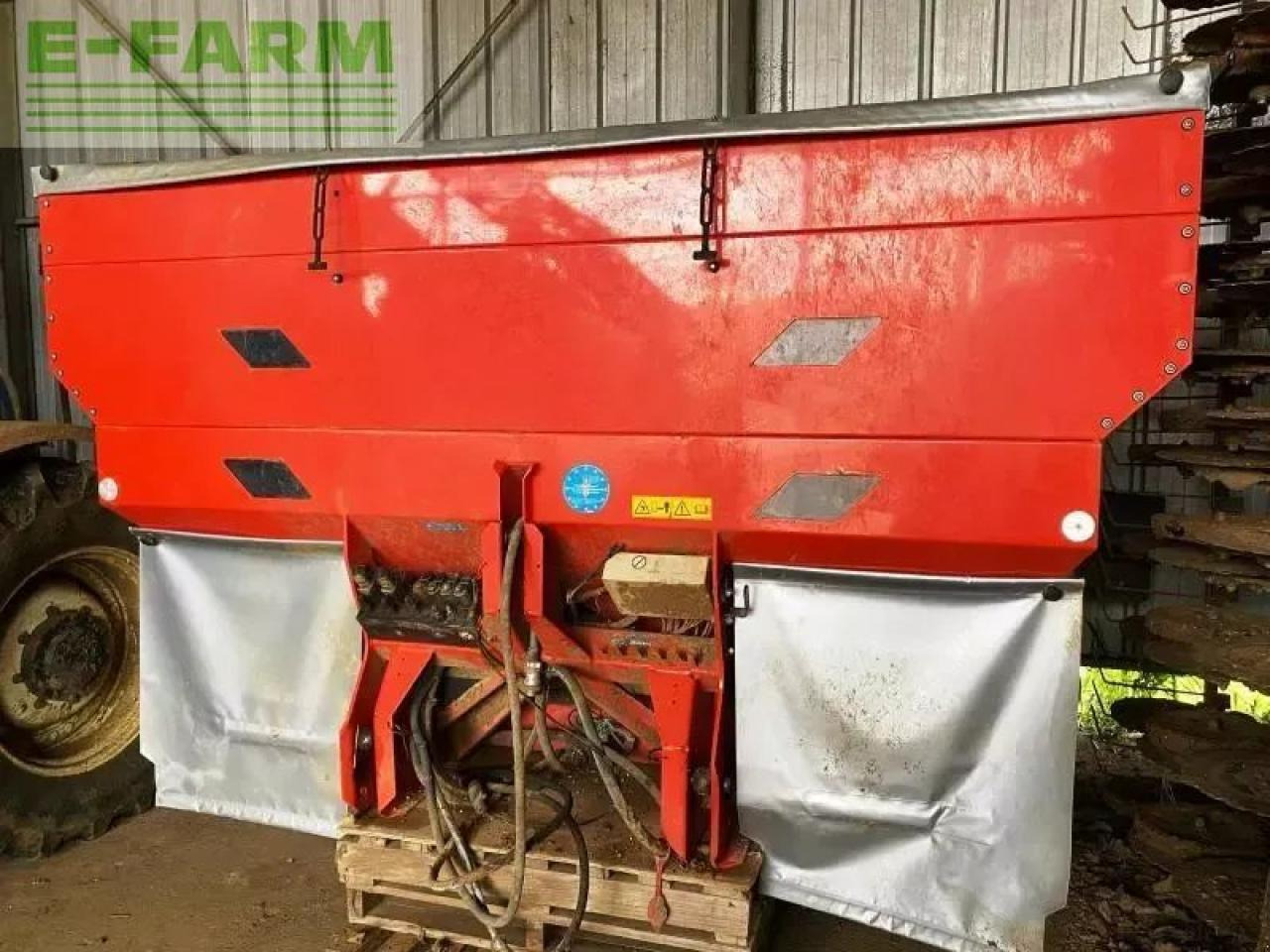 Kuhn axera 1102 h-emc - Kunstmeststrooier: afbeelding 1 Kuhn axera 1102 h-emc - Kunstmeststrooier: afbeelding 1