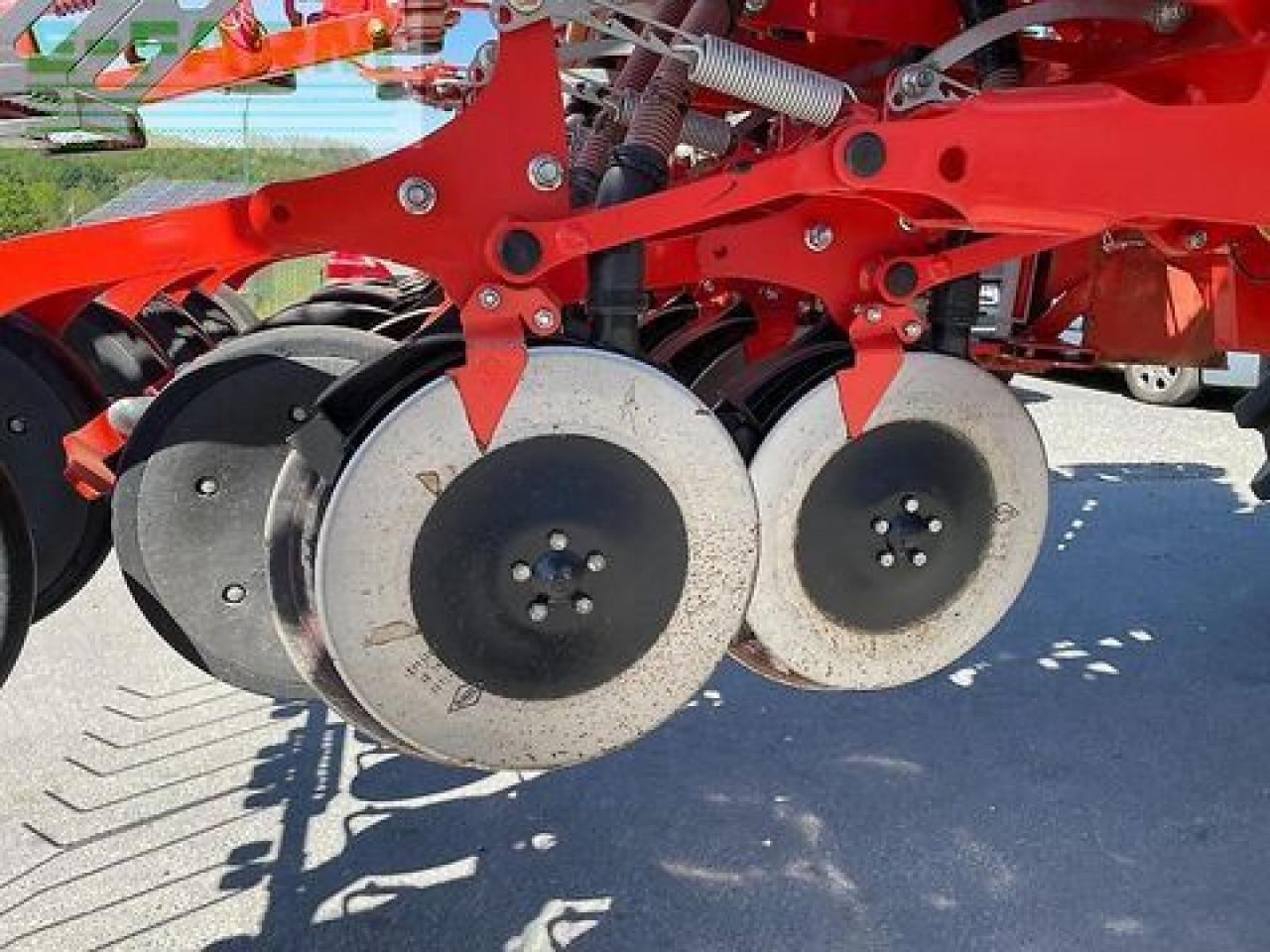 Kuhn drillkombi btf 5000 r mit fronttank und kreisele - Zaaimachine: afbeelding 5 Kuhn drillkombi btf 5000 r mit fronttank und kreisele - Zaaimachine: afbeelding 5