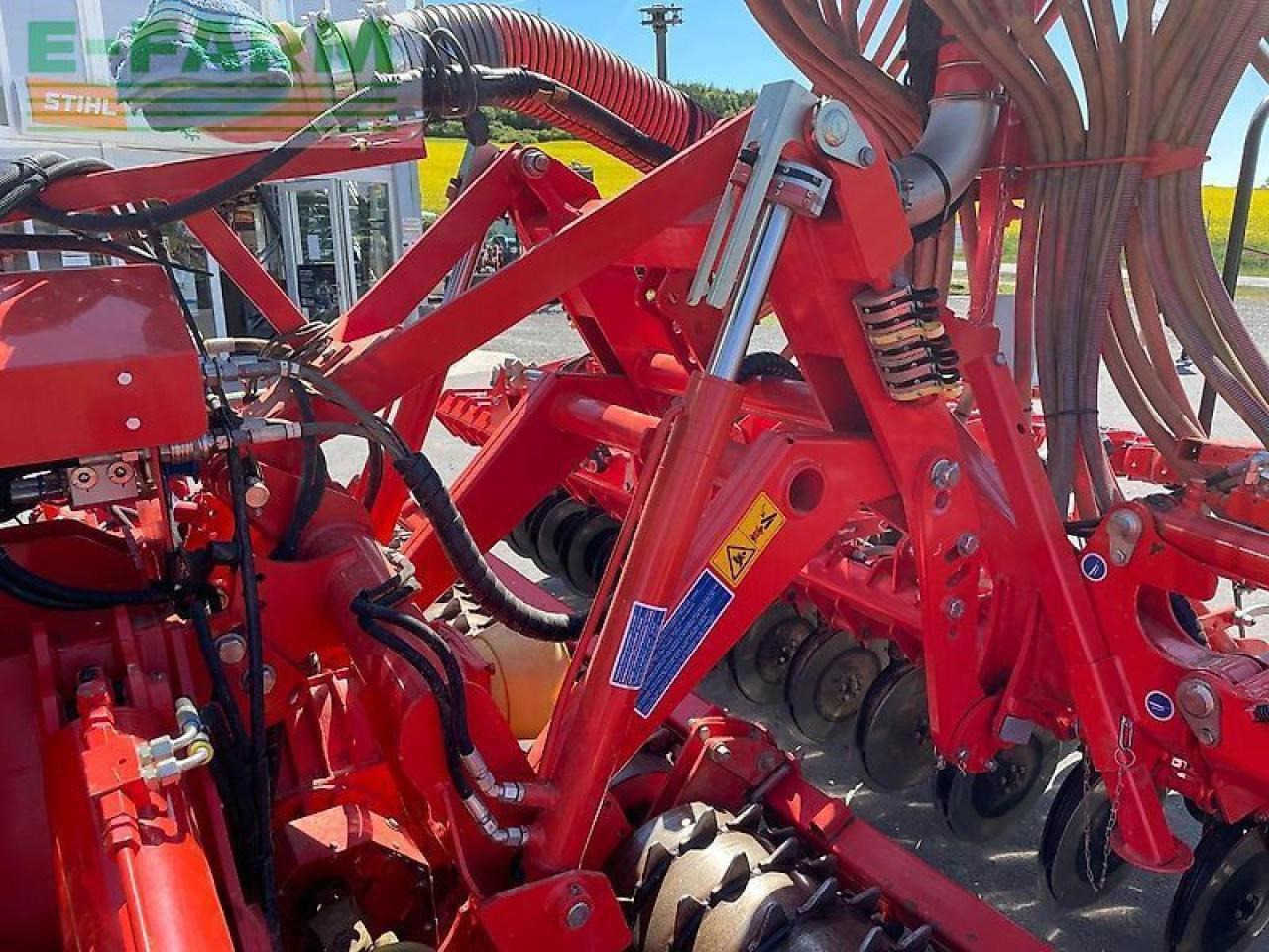 Kuhn drillkombi btf 5000 r mit fronttank und kreiselegge - Zaaimachine: afbeelding 3 Kuhn drillkombi btf 5000 r mit fronttank und kreiselegge - Zaaimachine: afbeelding 3