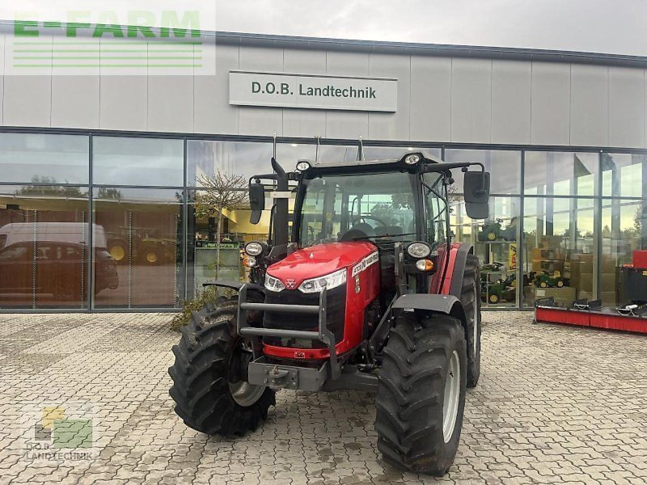 Massey Ferguson 4708 - Tractor: afbeelding 1 Massey Ferguson 4708 - Tractor: afbeelding 1