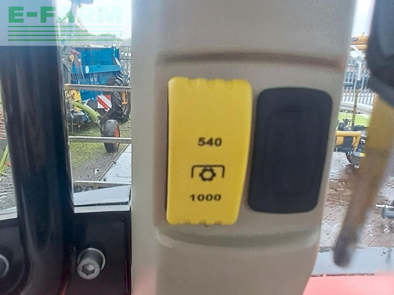 Massey Ferguson 5711 DYNA 4 - Tractor: afbeelding 4 Massey Ferguson 5711 DYNA 4 - Tractor: afbeelding 4