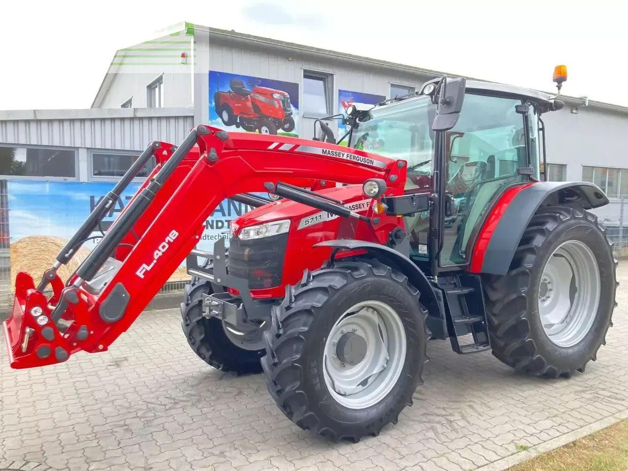 Massey Ferguson 5711m dyna 4 neue lagermaschine - Tractor: afbeelding 2 Massey Ferguson 5711m dyna 4 neue lagermaschine - Tractor: afbeelding 2