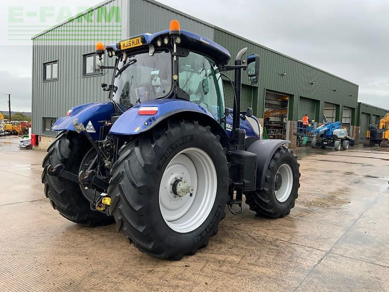 New Holland t7.225 blue power tractor (st25102) - Tractor: afbeelding 2 New Holland t7.225 blue power tractor (st25102) - Tractor: afbeelding 2