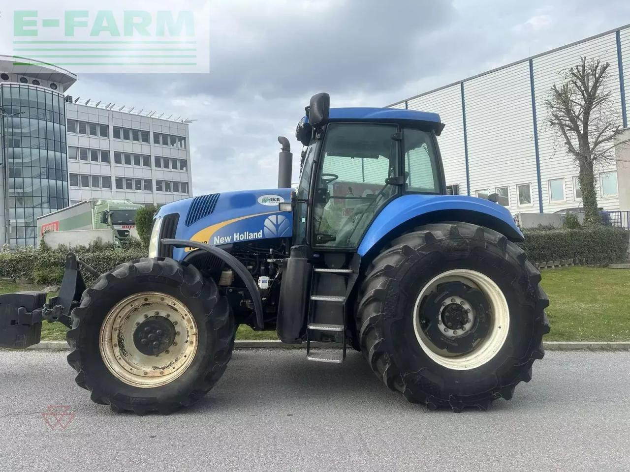 New Holland t8040 - Tractor: afbeelding 3 New Holland t8040 - Tractor: afbeelding 3