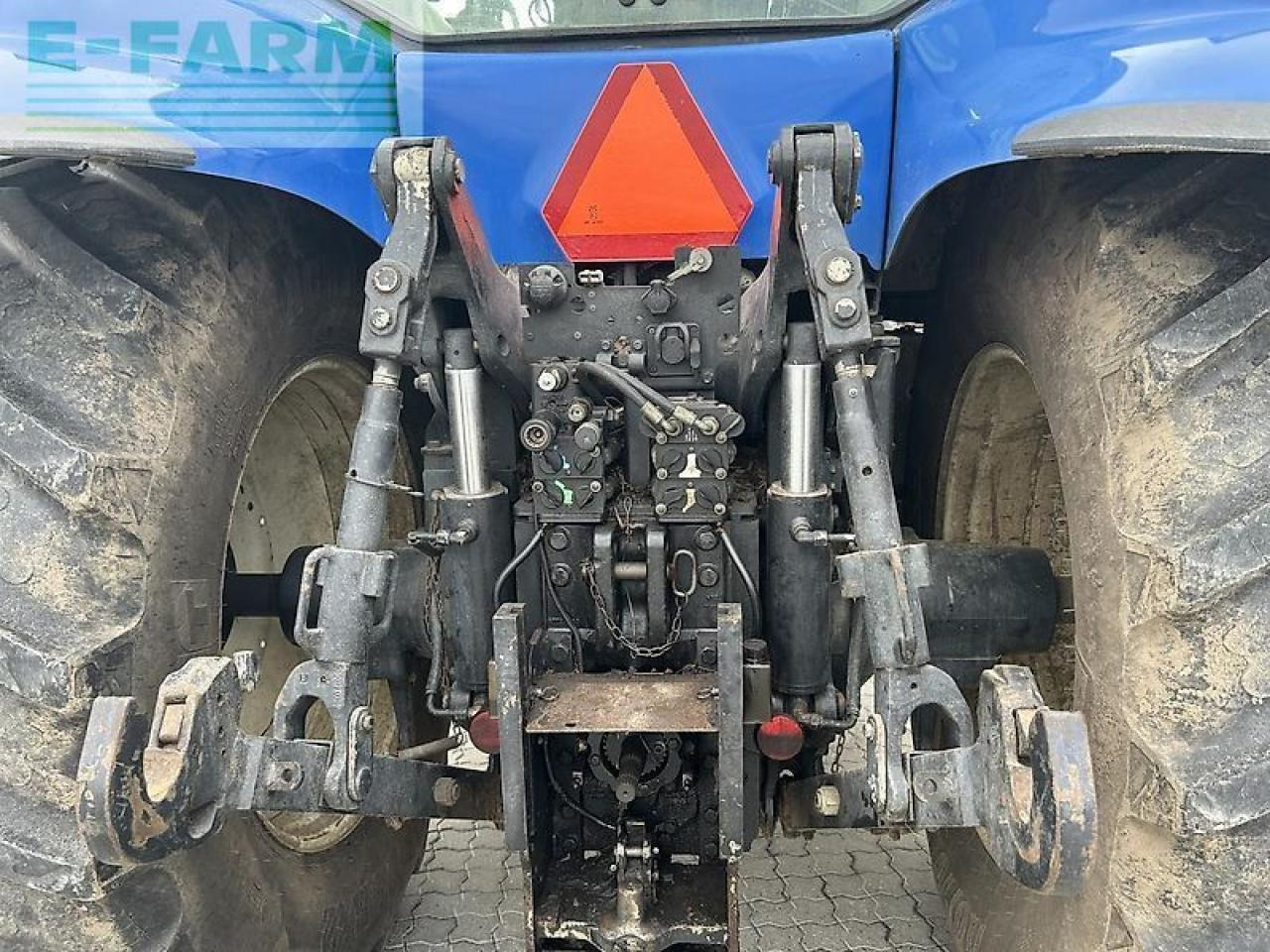 New Holland t8050 - Tractor: afbeelding 5 New Holland t8050 - Tractor: afbeelding 5