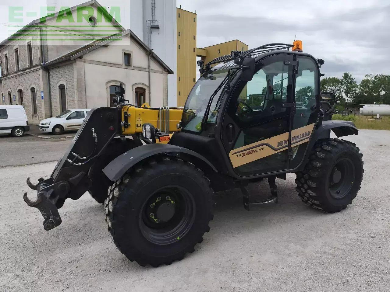 New Holland th 7.42 elite - Verreiker: afbeelding 1 New Holland th 7.42 elite - Verreiker: afbeelding 1