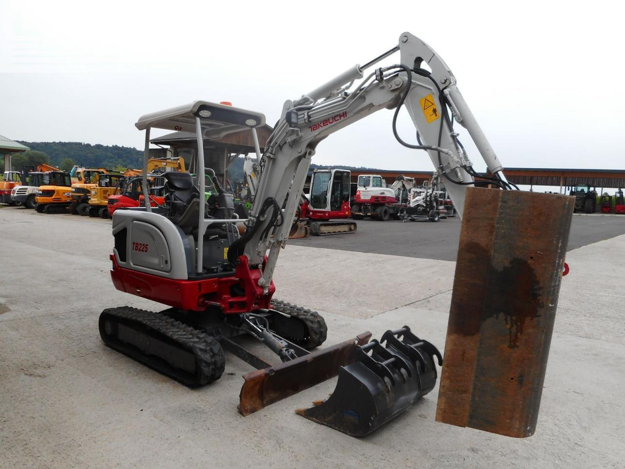Takeuchi tb 225 mit powertilt + 3 löffel ( service neu ) - Minigraafmachine: afbeelding 5 Takeuchi tb 225 mit powertilt + 3 löffel ( service neu ) - Minigraafmachine: afbeelding 5