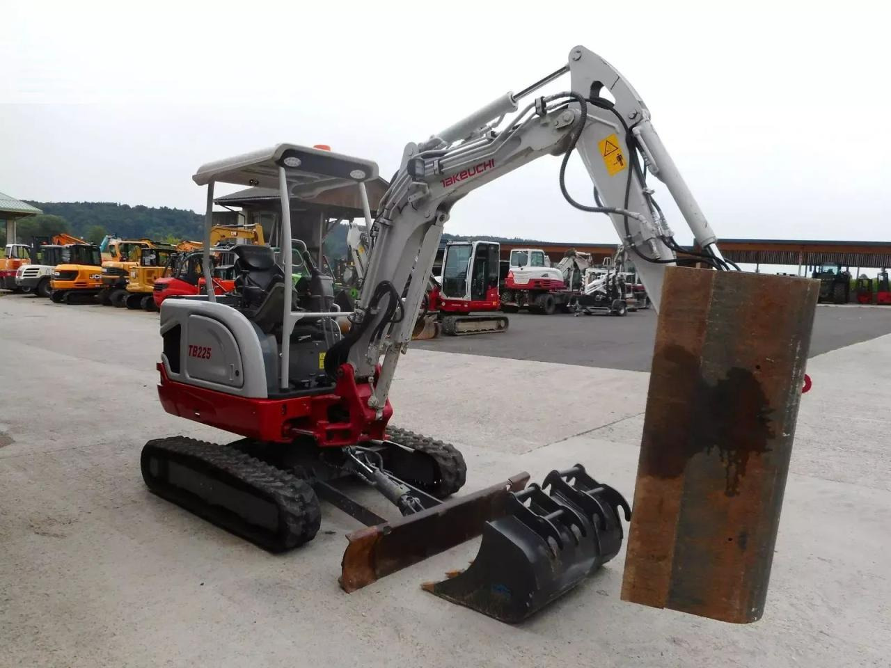 Takeuchi tb 225 mit powertilt + 3 löffel ( service neu ) - Minigraafmachine: afbeelding 5 Takeuchi tb 225 mit powertilt + 3 löffel ( service neu ) - Minigraafmachine: afbeelding 5