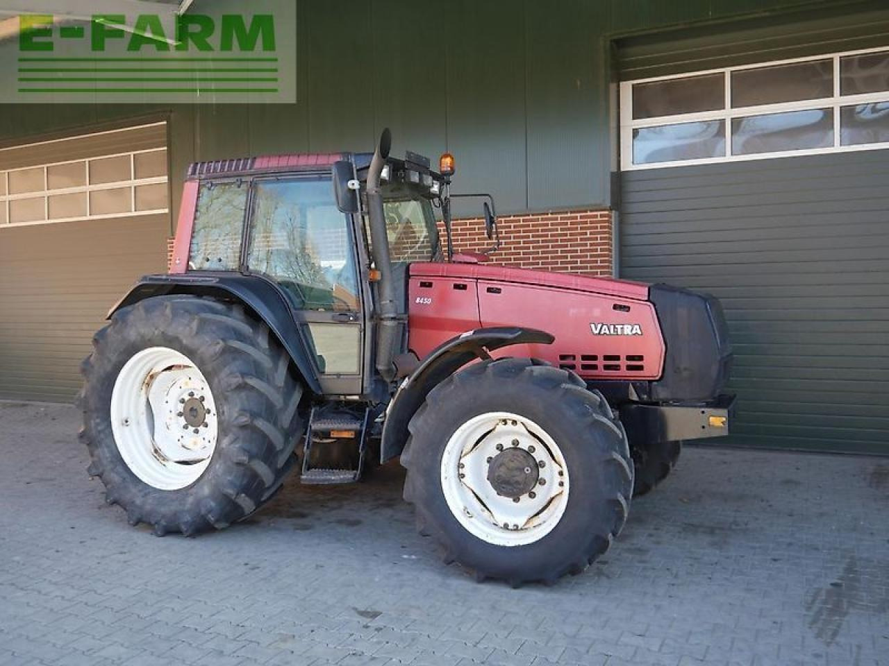 Valtra 8450 - Tractor: afbeelding 1 Valtra 8450 - Tractor: afbeelding 1