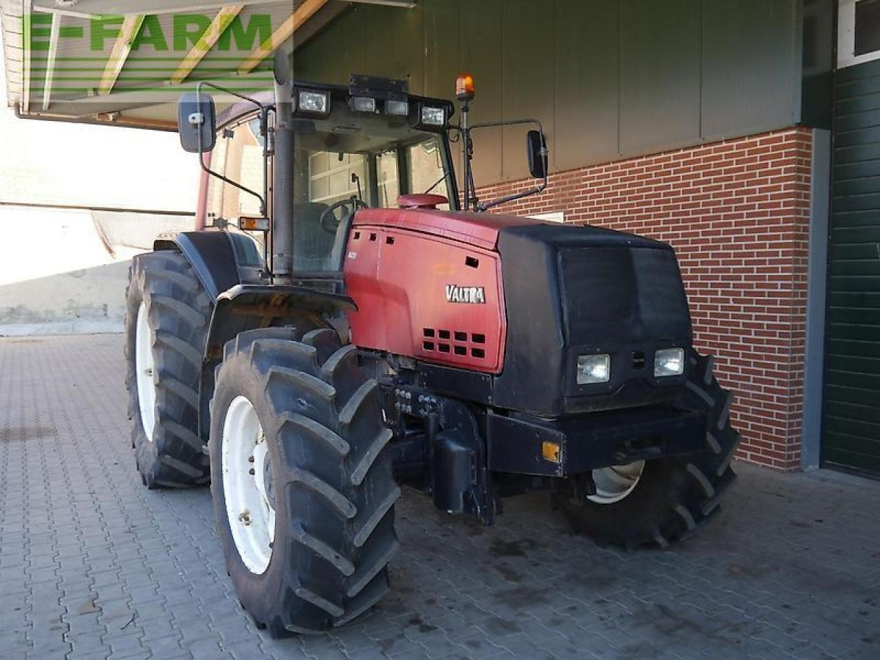 Valtra 8450 - Tractor: afbeelding 2 Valtra 8450 - Tractor: afbeelding 2