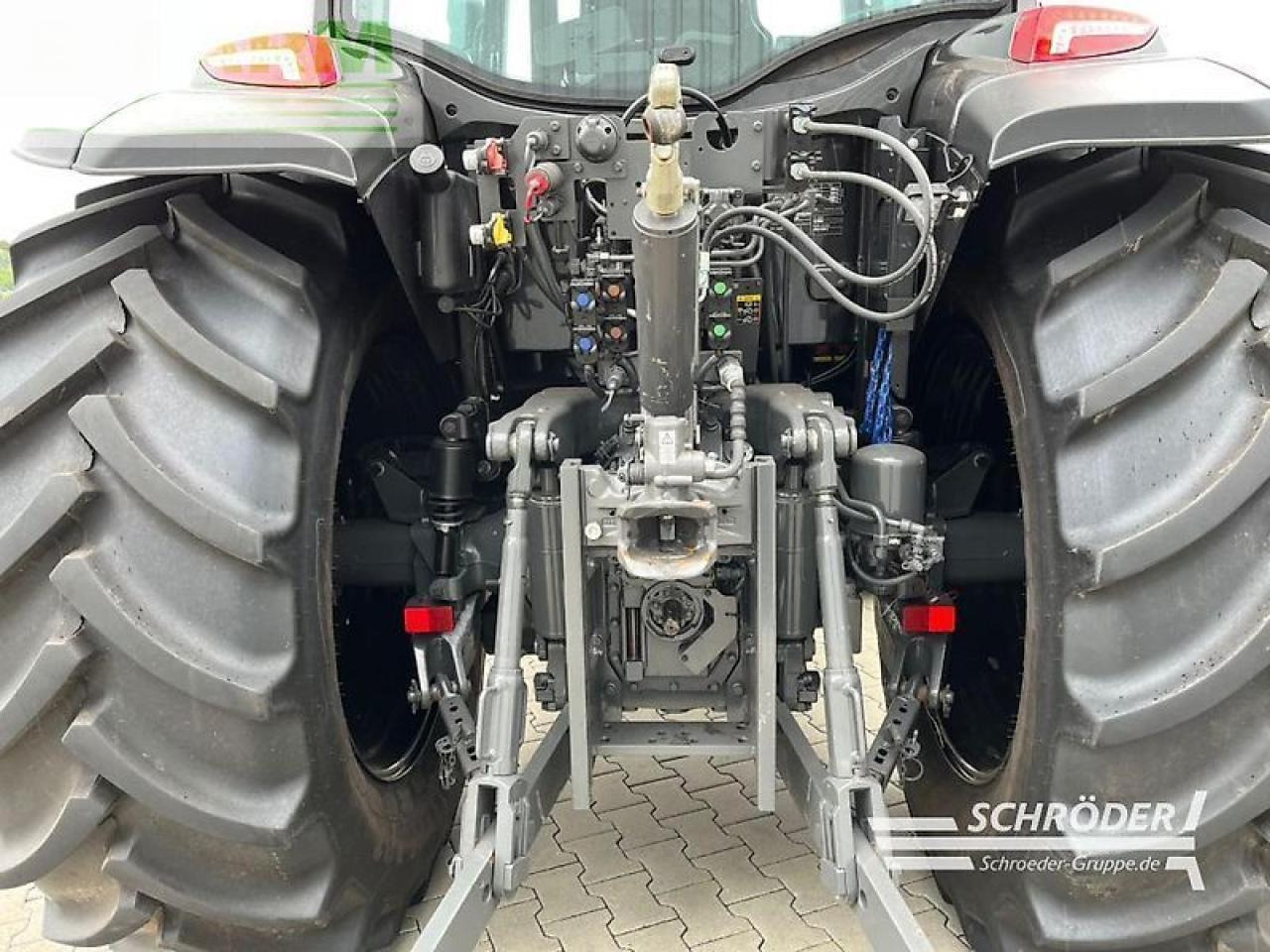 Valtra g 135 a - Tractor: afbeelding 3 Valtra g 135 a - Tractor: afbeelding 3