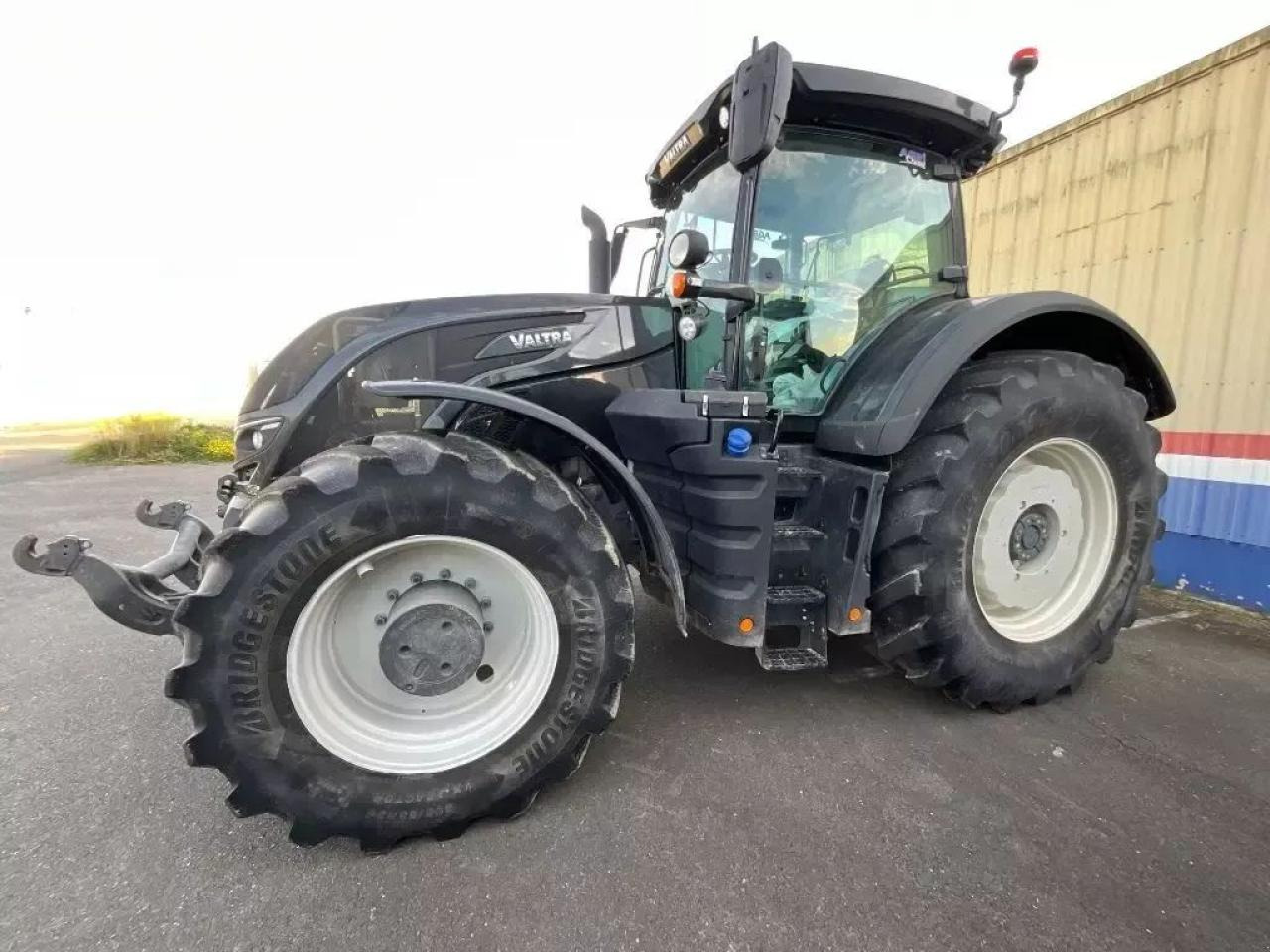 Valtra s324 - Tractor: afbeelding 1 Valtra s324 - Tractor: afbeelding 1