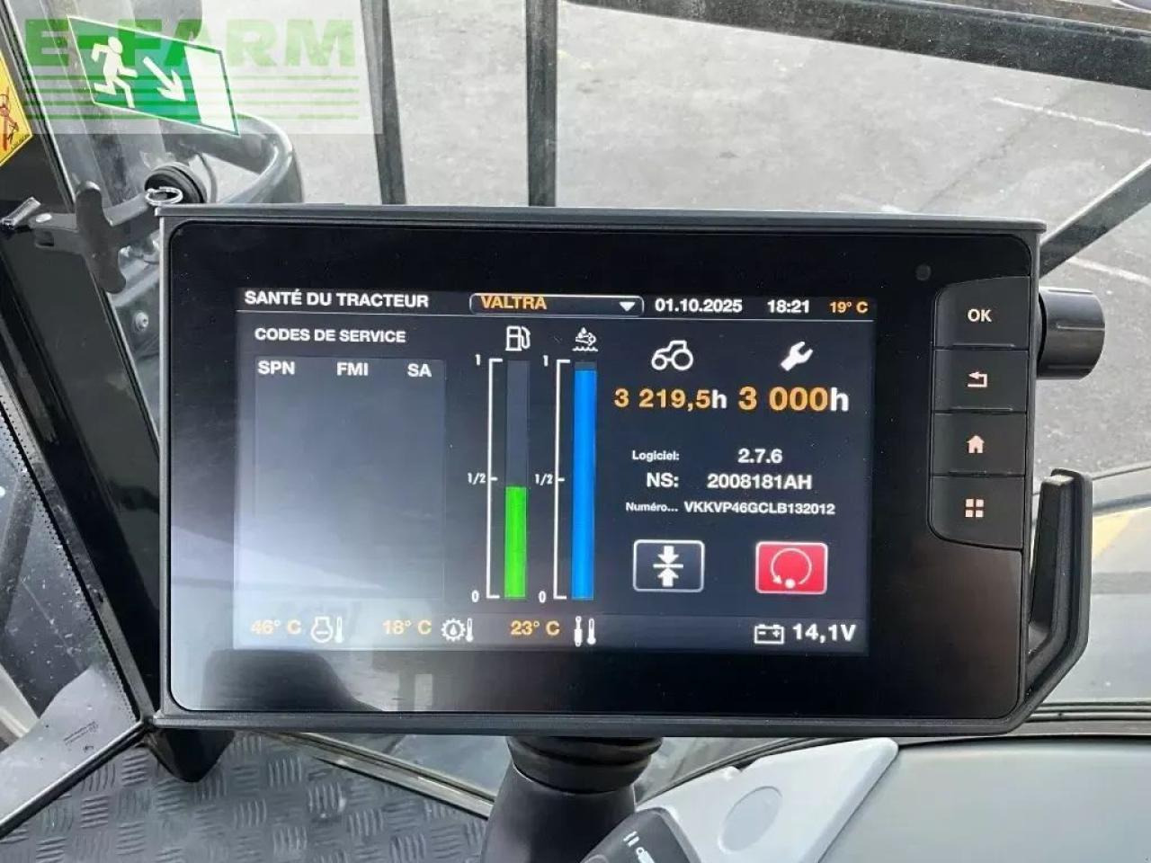 Valtra s324 - Tractor: afbeelding 2 Valtra s324 - Tractor: afbeelding 2