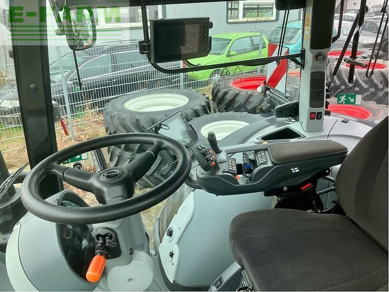 Valtra s324 smarttouch mr19 - Tractor: afbeelding 4 Valtra s324 smarttouch mr19 - Tractor: afbeelding 4