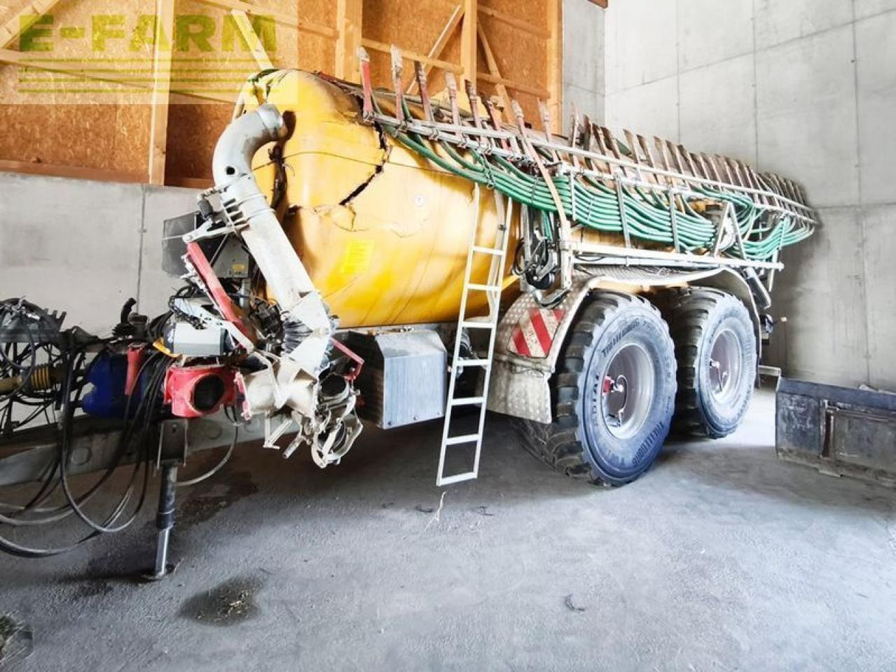 Light 18.500 polyesterfass mit unfallschaden - Mesttank: afbeelding 2 Light 18.500 polyesterfass mit unfallschaden - Mesttank: afbeelding 2