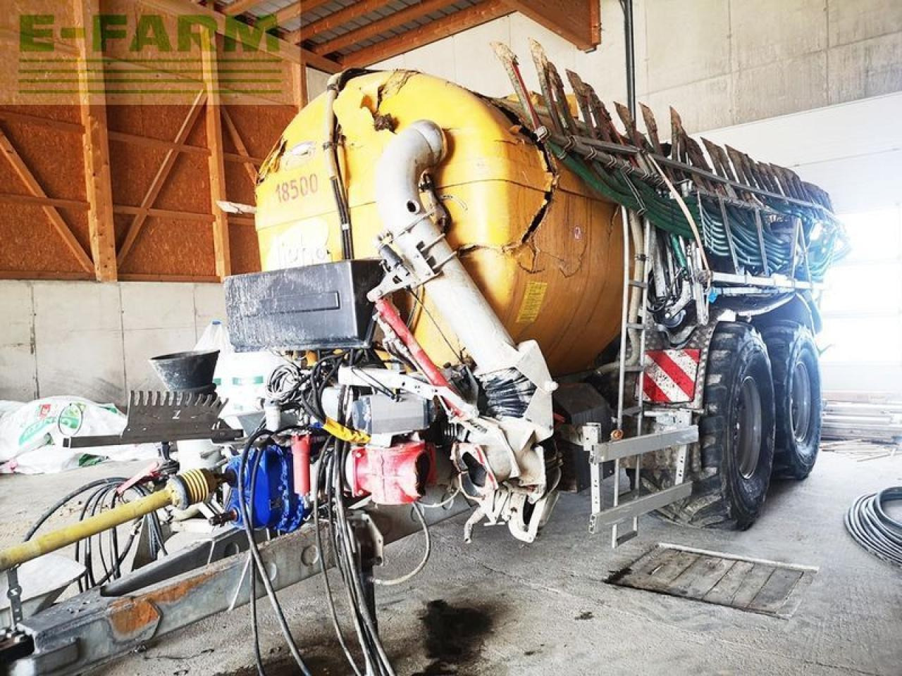 Light 18.500 polyesterfass mit unfallschaden - Mesttank: afbeelding 1 Light 18.500 polyesterfass mit unfallschaden - Mesttank: afbeelding 1