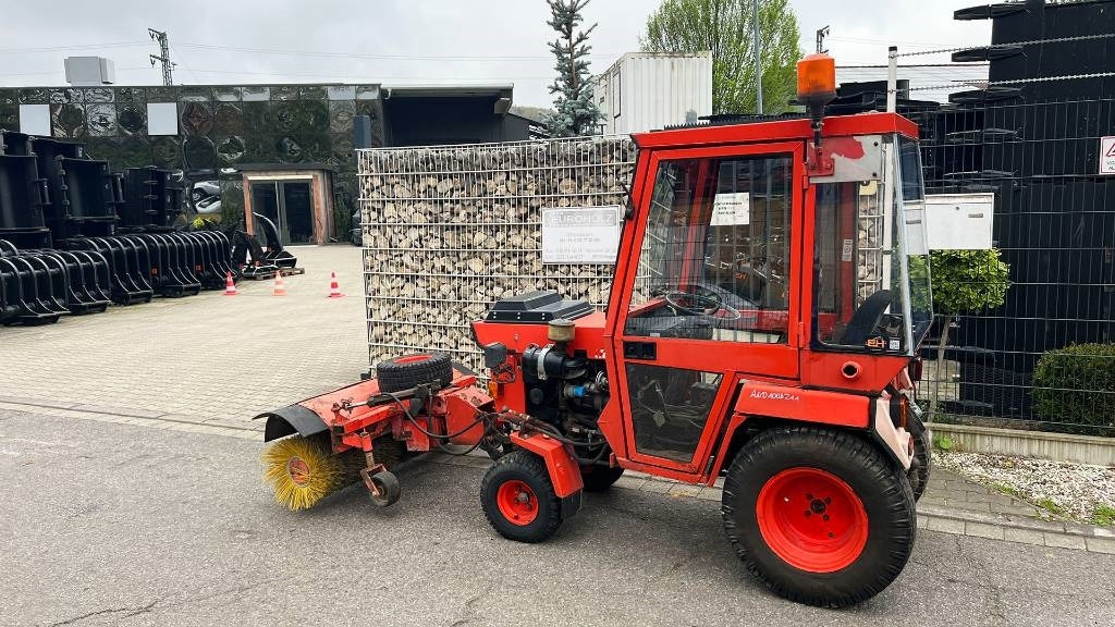 Hako 2300 D Kleintraktor, hyrd. Kehrmaschine, Zapfwelle - Gemeentelijke tractor: afbeelding 5 Hako 2300 D Kleintraktor, hyrd. Kehrmaschine, Zapfwelle - Gemeentelijke tractor: afbeelding 5