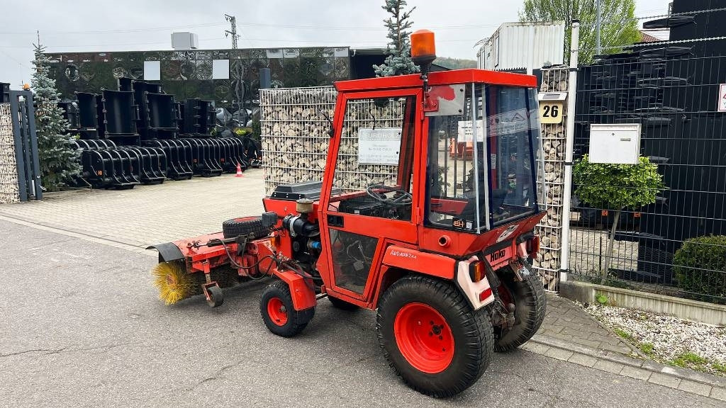 Hako 2300 D Kleintraktor, hyrd. Kehrmaschine, Zapfwelle - Gemeentelijke tractor: afbeelding 2 Hako 2300 D Kleintraktor, hyrd. Kehrmaschine, Zapfwelle - Gemeentelijke tractor: afbeelding 2