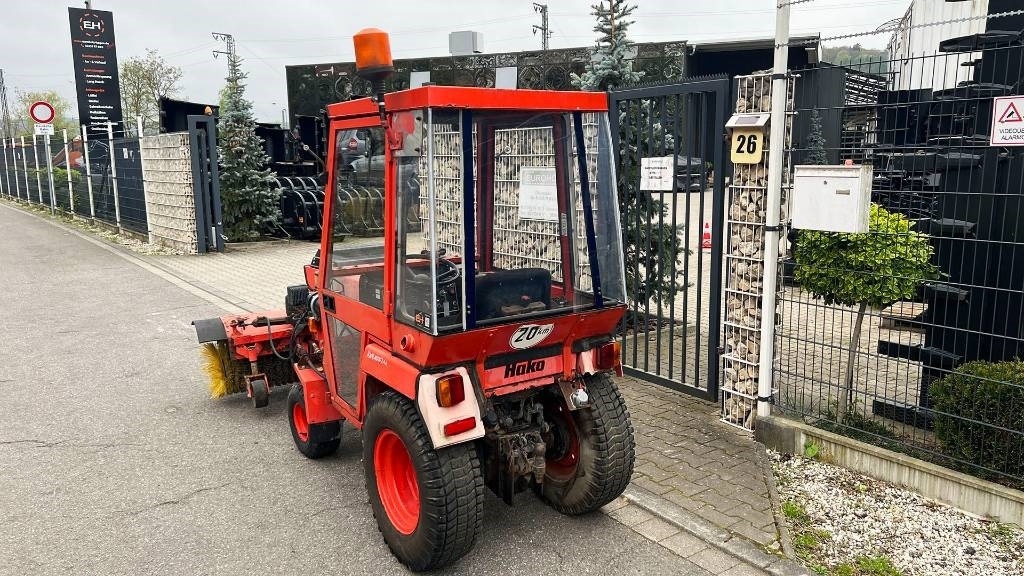 Hako 2300 D Kleintraktor, hyrd. Kehrmaschine, Zapfwelle - Gemeentelijke tractor: afbeelding 4 Hako 2300 D Kleintraktor, hyrd. Kehrmaschine, Zapfwelle - Gemeentelijke tractor: afbeelding 4