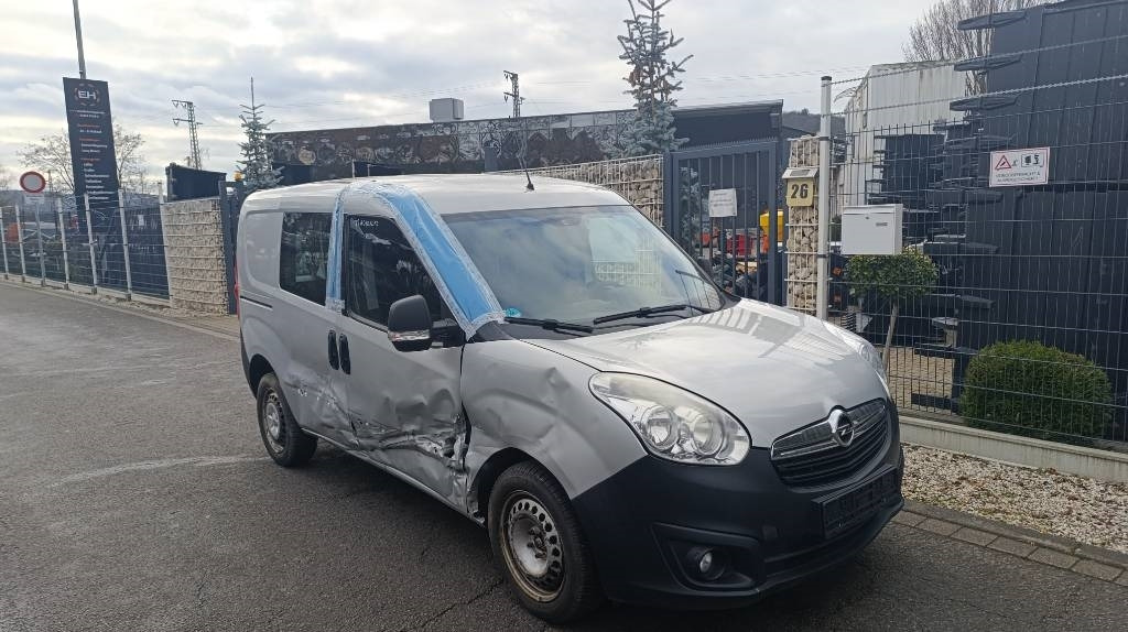 Opel Combo Kastenwagen Transp. Seitenschaden fahrbereit - Bestelwagen gesloten laadbak: afbeelding 2 Opel Combo Kastenwagen Transp. Seitenschaden fahrbereit - Bestelwagen gesloten laadbak: afbeelding 2