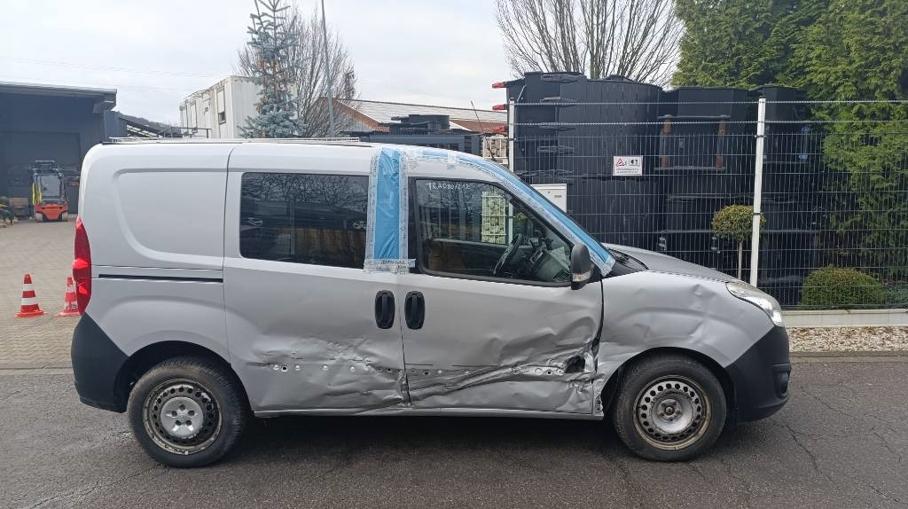 Opel Combo Kastenwagen Transp. Seitenschaden fahrbereit - Bestelwagen gesloten laadbak: afbeelding 4 Opel Combo Kastenwagen Transp. Seitenschaden fahrbereit - Bestelwagen gesloten laadbak: afbeelding 4