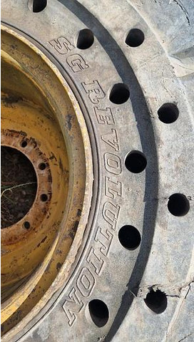 Leasing Big Vollgummi Räder 20,5 x 25 mit Volvo Felgen Big Vollgummi Räder 20,5 x 25 mit Volvo Felgen: afbeelding 9 Leasing Big Vollgummi Räder 20,5 x 25 mit Volvo Felgen Big Vollgummi Räder 20,5 x 25 mit Volvo Felgen: afbeelding 9