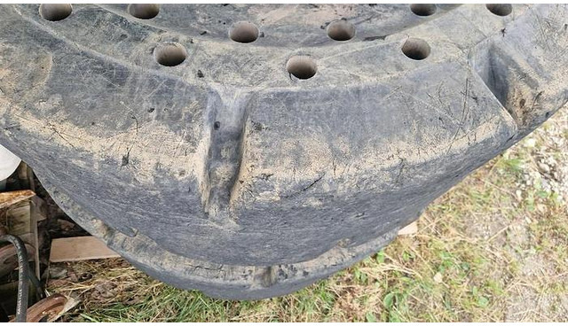 Leasing Big Vollgummi Räder 20,5 x 25 mit Volvo Felgen Big Vollgummi Räder 20,5 x 25 mit Volvo Felgen: afbeelding 7 Leasing Big Vollgummi Räder 20,5 x 25 mit Volvo Felgen Big Vollgummi Räder 20,5 x 25 mit Volvo Felgen: afbeelding 7