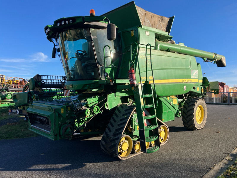 John Deere T670i mit 630X Schneidwerk - Maaidorser: afbeelding 1 John Deere T670i mit 630X Schneidwerk - Maaidorser: afbeelding 1