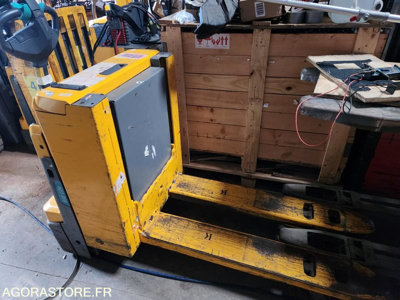 2 TRANSPALETTES ELECTRIQUE A LEVEE INITIALE 24V 150Ah CHARGEUR EMBARQUE DE 2019 - Palletwagen: afbeelding 4 2 TRANSPALETTES ELECTRIQUE A LEVEE INITIALE 24V 150Ah CHARGEUR EMBARQUE DE 2019 - Palletwagen: afbeelding 4