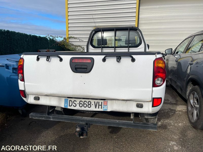 4x4 Mitsubishi - Kleine bestelwagen: afbeelding 1 4x4 Mitsubishi - Kleine bestelwagen: afbeelding 1