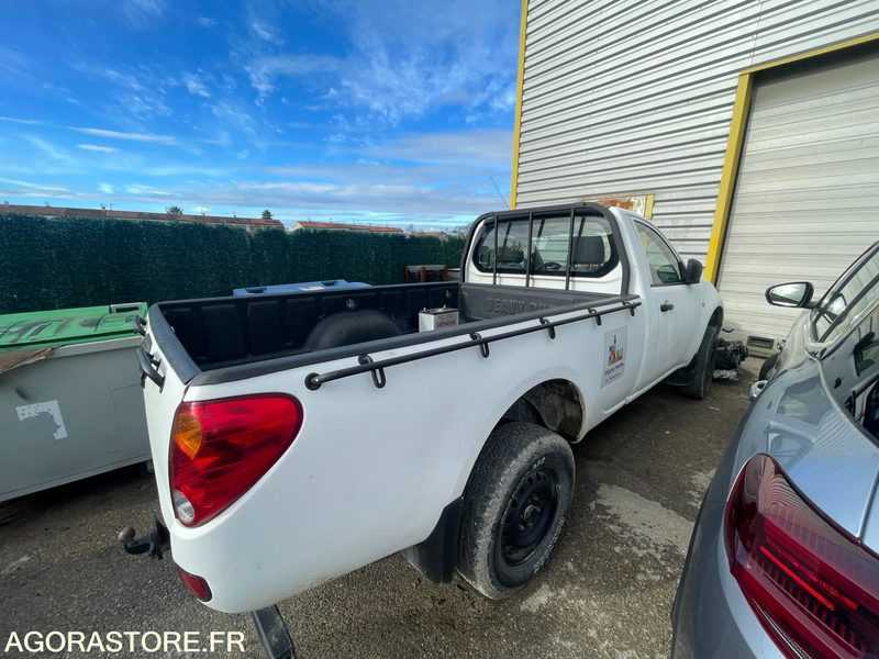 4x4 Mitsubishi - Kleine bestelwagen: afbeelding 2 4x4 Mitsubishi - Kleine bestelwagen: afbeelding 2