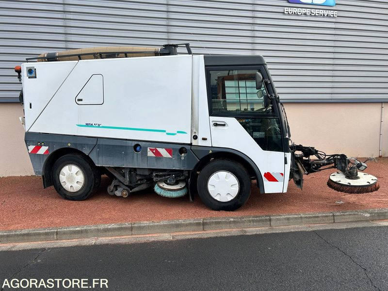 BALAYEUSE DE VOIRIE - AEBI - MFH 5500 - 2012 - 12 143 HEURES - Veegwagen: afbeelding 5 BALAYEUSE DE VOIRIE - AEBI - MFH 5500 - 2012 - 12 143 HEURES - Veegwagen: afbeelding 5