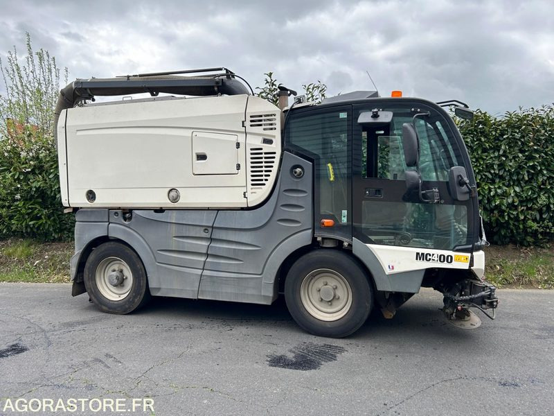 BALAYEUSE DE VOIRIE - MATHIEU GRAND AZURA MC 400 - 2 292 H - 2014 - Veegwagen: afbeelding 3 BALAYEUSE DE VOIRIE - MATHIEU GRAND AZURA MC 400 - 2 292 H - 2014 - Veegwagen: afbeelding 3