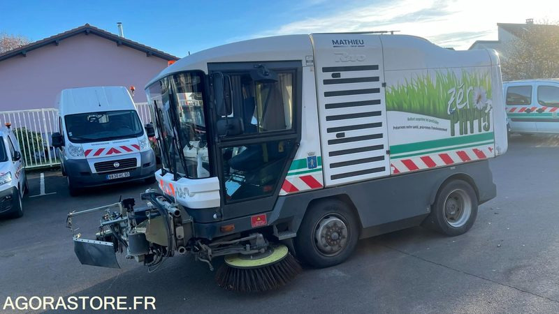 BALAYEUSE RAVO DE 2009 - Veegwagen: afbeelding 3 BALAYEUSE RAVO DE 2009 - Veegwagen: afbeelding 3