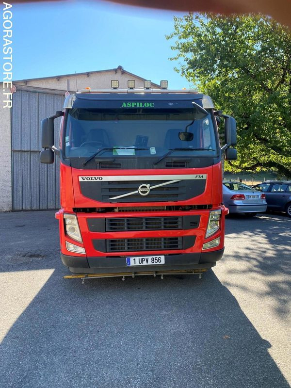 BALAYEUSE VOLVO ROUGE 6ROUES - ANNEE 2011- 298975KMS - Veegwagen: afbeelding 2 BALAYEUSE VOLVO ROUGE 6ROUES - ANNEE 2011- 298975KMS - Veegwagen: afbeelding 2