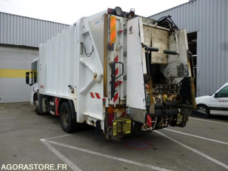 BOM ECONIC MERCEDES CABINE TYPE BUS 2007 4 places 247550kms - Vuilniswagen: afbeelding 5 BOM ECONIC MERCEDES CABINE TYPE BUS 2007 4 places 247550kms - Vuilniswagen: afbeelding 5