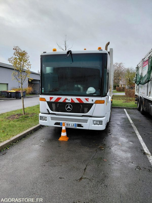 BOM MECEDES ECONIC (FERAILLE) - Vuilniswagen: afbeelding 3 BOM MECEDES ECONIC (FERAILLE) - Vuilniswagen: afbeelding 3